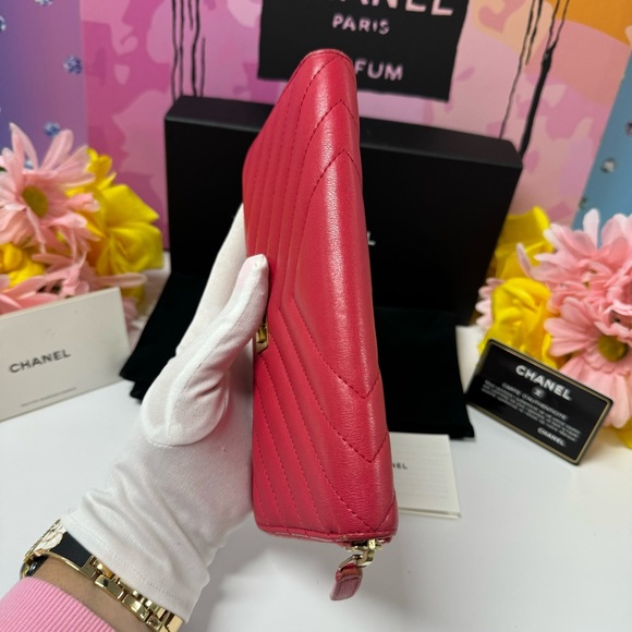 šSALE $2000 CHANEL BICOLOR REISSUE 2.55 - Picture 3 of 14